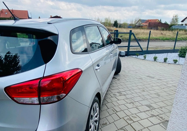 Kia Carens cena 53000 przebieg: 82600, rok produkcji 2015 z Luboń małe 106